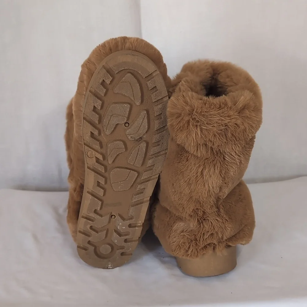 Bamboo Frozen Golden Faux Fur Snow Boots Mid-Calf Size 8